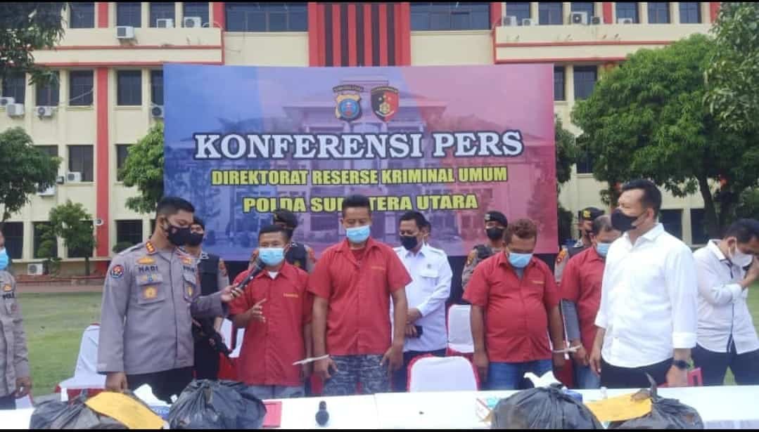Kabid Humas Polda saat paparan 4 tersangka. Senin (14/3/2022). (Foto/Humas).