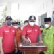 Bupati Sergai tandatangani prasasti peresmian. Jumat (11/3/2022). (Foto/Humas).