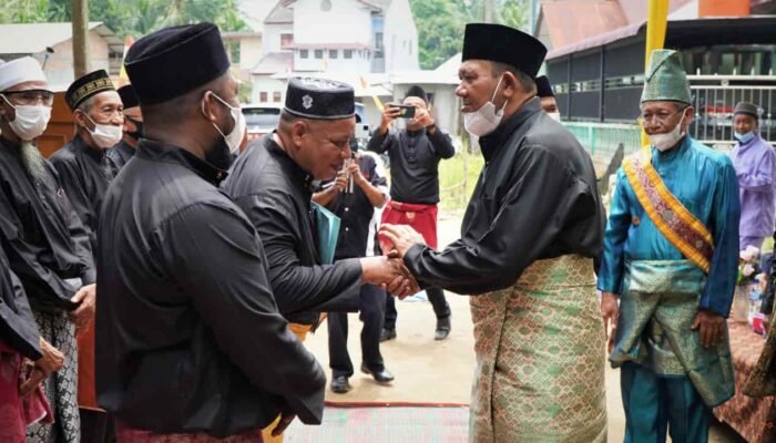 Junjung Tinggi Adat dan Budaya, Syah Afandin Hadiri Pelantikan Kedatukan Secanggang