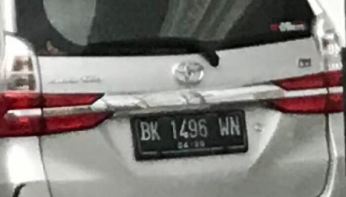 Diisukan Selingkuh Ay dan Ir BantahIstri Ir : “Saya yang tau suamiku, itu Itu bukan pakaian dan mobil suami saya,”