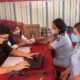 Pegawai Rutan Perempuan saat pemeriksaan sebelum donor darah. Kamis (24/03/2022). (Foto/Humas).