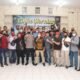 Kasi Humas Polres Batu Bara, Iptu Ahmad Fahmi, dan Ketua PWI Batu Bara, Alpian, poto bersama dengan wartawan Mitra Polres Batu Bara. Jumat (25/03/2022). (Foto/Humas).