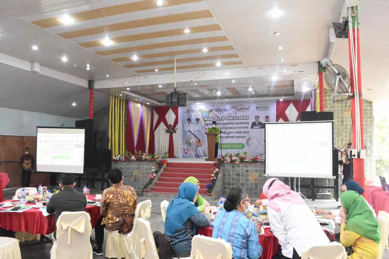 Bupati Sergai saat pidato sambutan. Jumat (18/3/2022). (Foto/Humas).