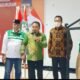 Syahrianto SH, didampingi Sekretaris DPW PKB Sumut, Loso Mena dan HT Manurung, Mustafa Kamal, Kakan Kesbang memukul gong pertanda dimulai Muscab PKB Batu Bara.(Foto: Sholeh Pelka).