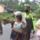 Kasat Lantas Polres Kota Tanjung Balai bersama personilnya saat melakukan olah TKP. (foto: tim)