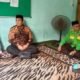 Abdul Rani saat kunjungan ke Pondok Pesantren (Mengenakan Kemeja Batik Coklat). (Foto/Ist).
