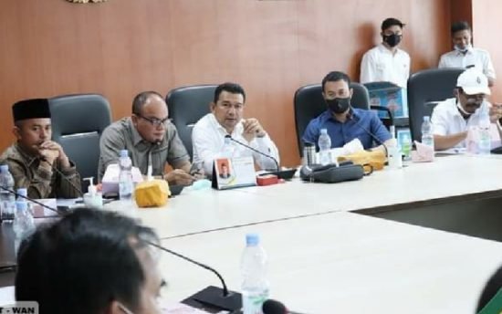 Rapat Dengar Pendapat terkait Langgar Jam Operasional. (Foto/Ist).