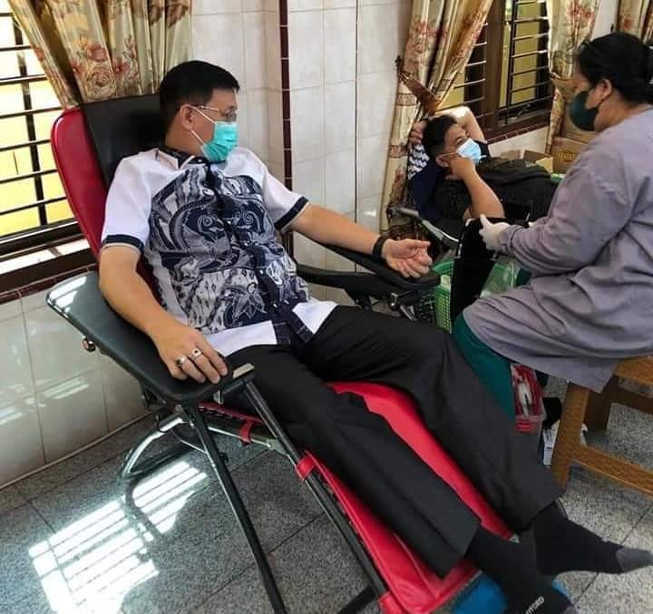 Ketua DPRD Medan saat Donor Darah. (Foto/Ist).