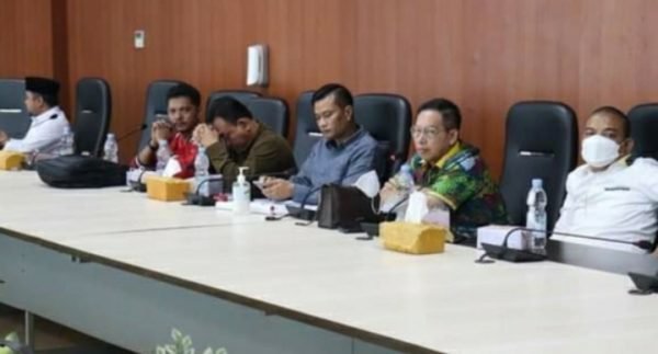 Suasana Rapat Pansus Pembahasan LKPJ. (Foto/Ist).