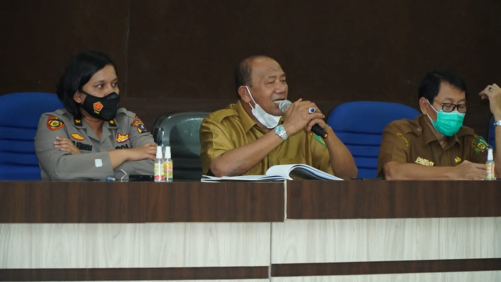 Plt Bupati Langkat saat pidato paparan. Senin (4/4/2022). (Foto/Humas).