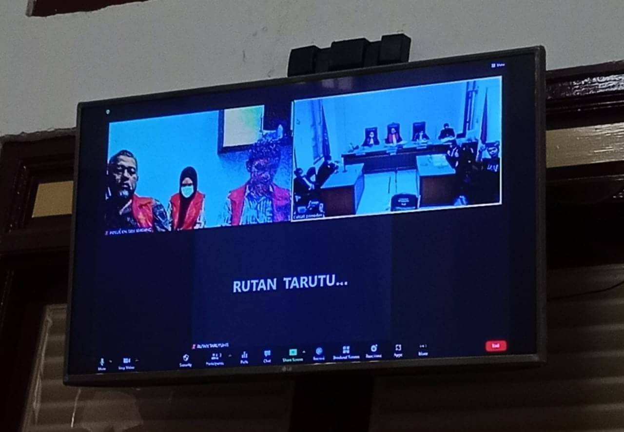Foto.Suasana sidang Ketiga terdakwa yang dihadirkan secara online. (Foto/Humas).