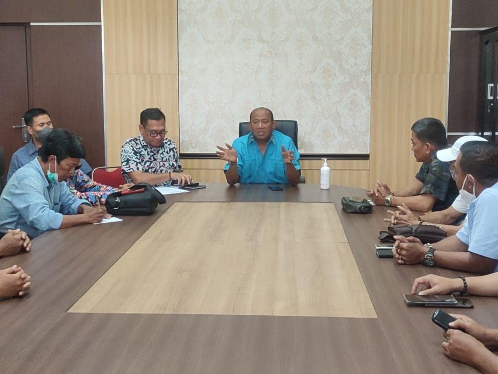 Plt Bupati Langkat Syah Afandin memberikan wejangan untuk memediasi dualisme. (Foto/Humas).