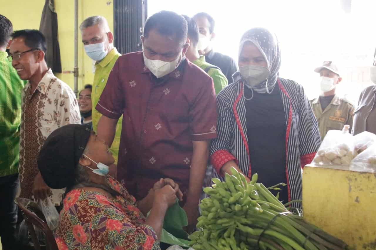 Bupati Sergai saat ikut grebek dahsyat di Sei Rampah. Jumat (8/4/2022). (Foto/Humas).