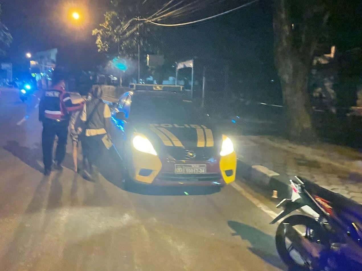 Jajaran Polres Purwakarta saat amankan dua remaja. (Foto/Humas).