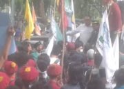 Ratusan Mahasiswa ‘Dobrak’ DPRD SU Tolak Kenaikan BBM dan Harga Sembako