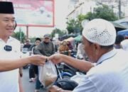 Ketua Harian Golkar Tanjungbalai Borong Takjil Untuk Masyarakat