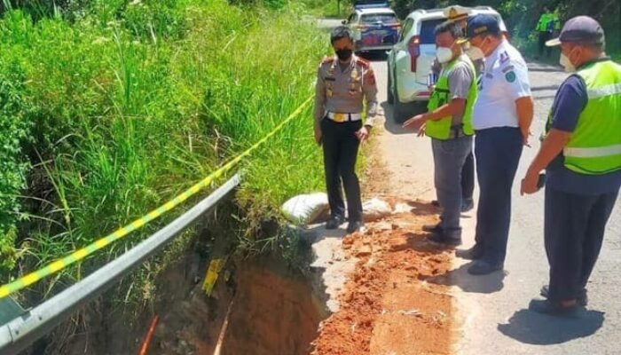 Persiapan Operasi Ketupat 2022Ditlantas Polda Sumut Survey Jalan Rusak di Panyambungan