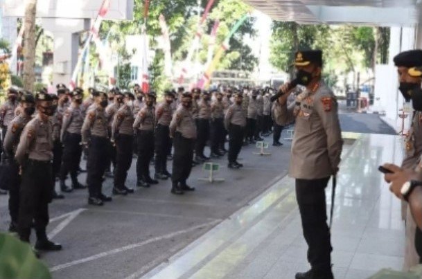 Kapolrestabes Medan saat pimpin apel. (Foto/Tim).
