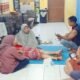 Korban jambret hp, Rara saat menjalani perawatan medis di Klinik Simbolon, Tanah Tinggi. (Foto/Sholeh Pelka)