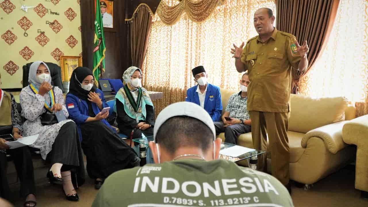 Plt Bupati Langkat saat paparan ke Pentolan Mahasiswa. (Foto/Ist).