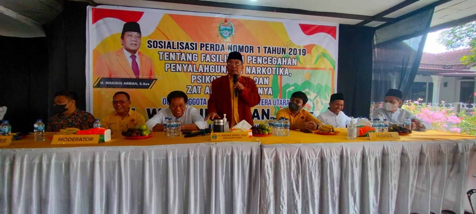 Anggota DPRD Sumut Wagirin Arman saat pidato paparan. (Foto: Abdul Meliala).