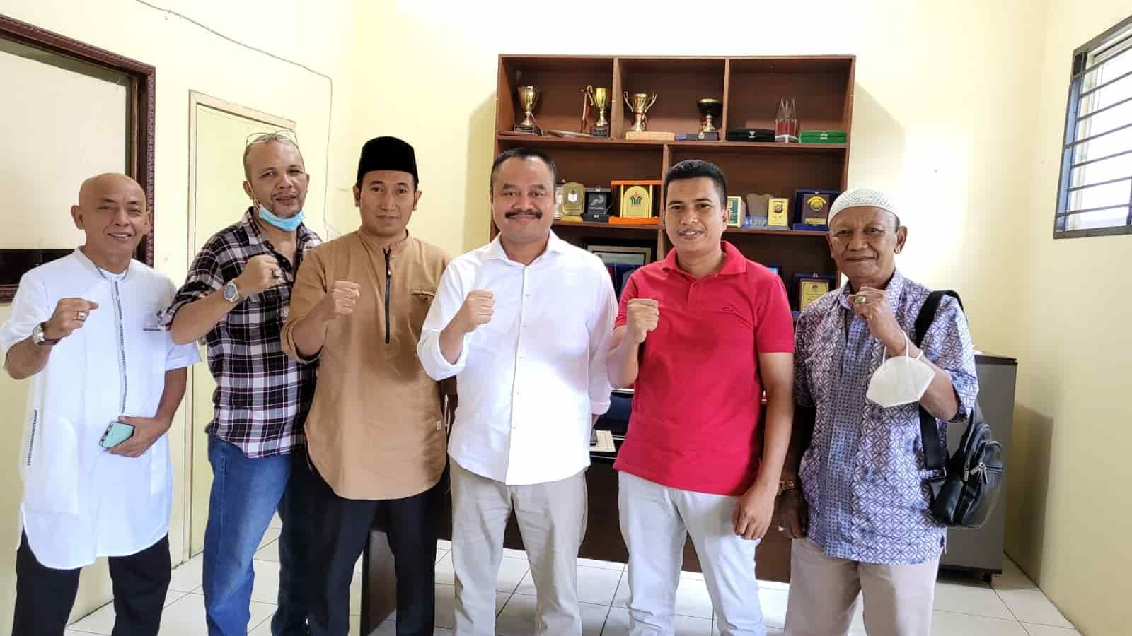 Ketua PWI Batu Bara, Alpian saat berkoordinasi dengan Ketua PWI Sumut, Farianda Sinik, terkait pelaksanaan UKW