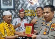 Wappress Beri Plakat Penghargaan Kapolsek Labuhan Ruku, Ungkap Kasus Pelemparan Bus Sartika