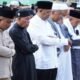 Plt Bupati Langkat saat sholat Ied berjamaah bersama masyarakat Pangkalan Brandan. (Foto: tim).