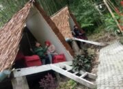 Liburan Lebaran, Asyiknya Tengah Malam Mandi ke Pemandian Air Panas