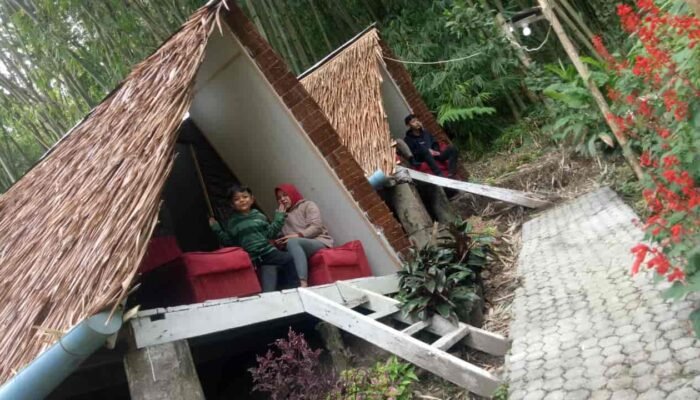 Liburan Lebaran, Asyiknya Tengah Malam Mandi ke Pemandian Air Panas