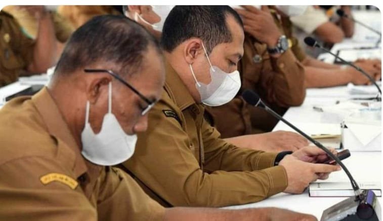 Bupati Batu Bara, Ir. Zahir saat menggelar Rakor di Aula Rumdis, Tanjung Gading. Senin (23/05/2022). (Foto/Humas).
