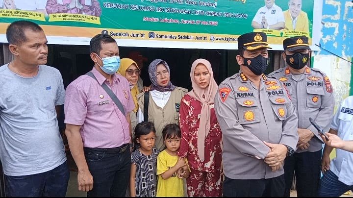 Kombes Pol Ikhwan, SH MH saat Sambangi Rumah Istri dan Keluarga Korban Geng Motor. Jumat (27/5/2022). (Foto/Firman Kurniawan).