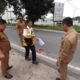 Dinas PU saat survey lokasi jalan. Selasa (24/5/2022). (Foto/Humas).