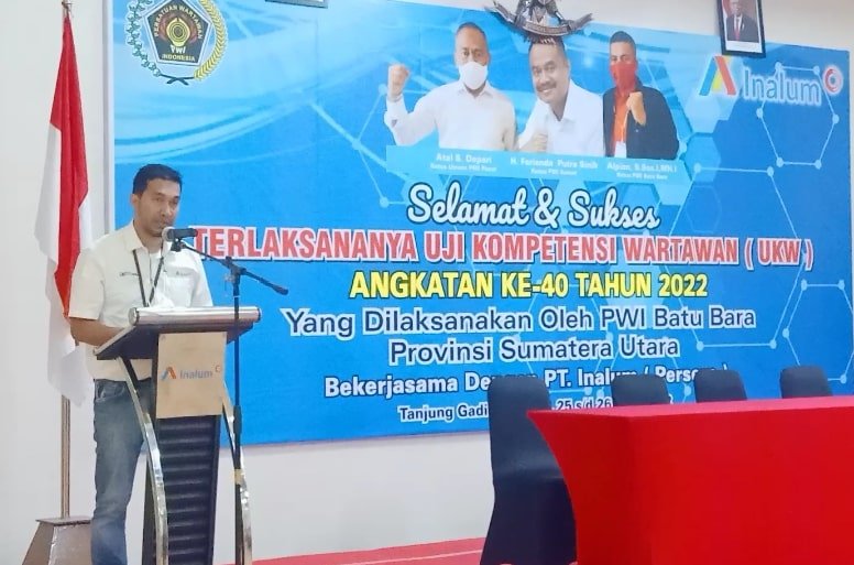 Direktur PT Inalum Kuala Tanjung yang diwakili oleh, Jufri, Humas PT Inalum saat memberikan sambutan pembukaan UKW di MPH Inalum Tanjung Gading