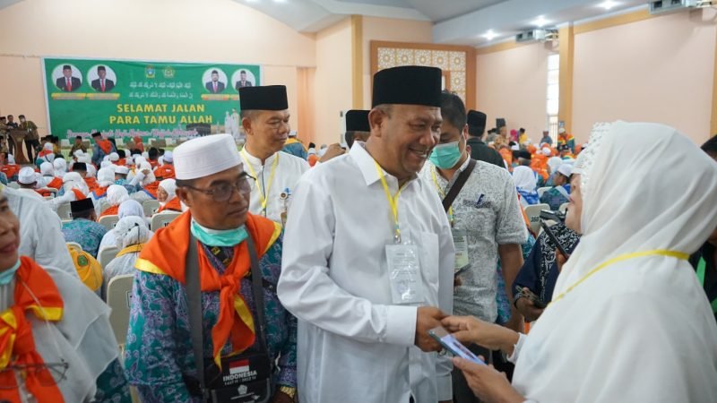 Plt Bupati Langkat Lepas JCH dari Asrama Haji Medan, Ingatkan Tidak Menyiakan Waktu