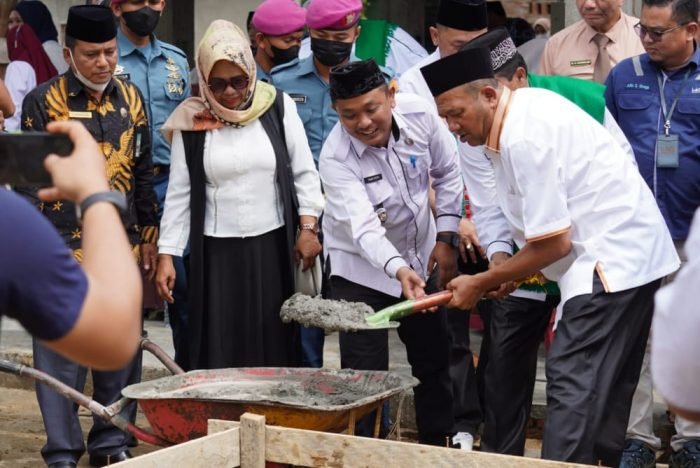 Plt Bupati Langkat Letakkan Batu Pertama Pembangunan Masjid Assyakirin