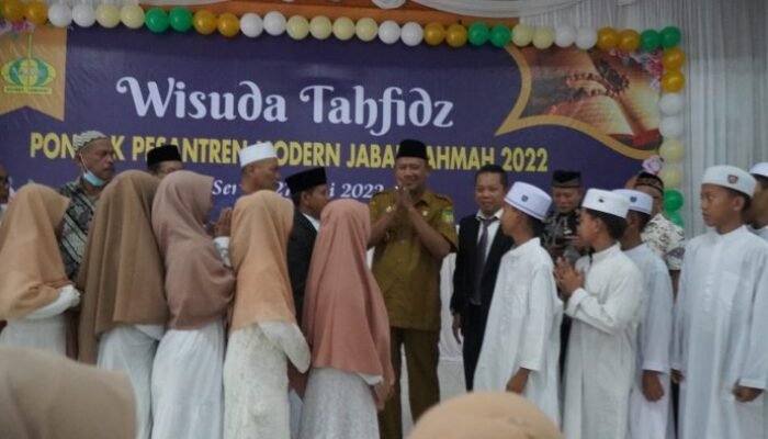 Ponpes Jabal Rahmah Wisuda 53 Tahfidz Quran, Afandin: Teruslah Melanjutkan Pendidikan