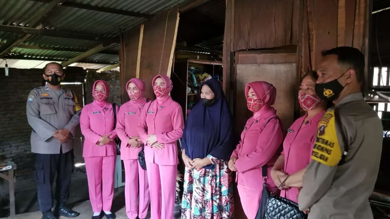 Seorang Janda di Labuhanbatu Dapat Bedah Rumah Dari Kapoldasu