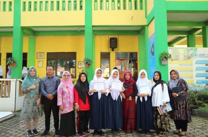 UPT SMPN 7 Medan Bagikan Rapor Kenaikan Kelas