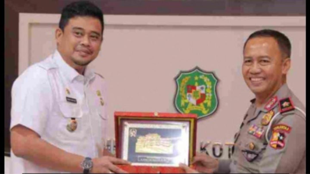 Wali Kota Medan Bobby Nasution saat menerima kunjungan Dirgakkum Korps Lalu Lintas (Korlantas) Polri Brigjen Pol Aan Suhanan di Balai Kota Medan.