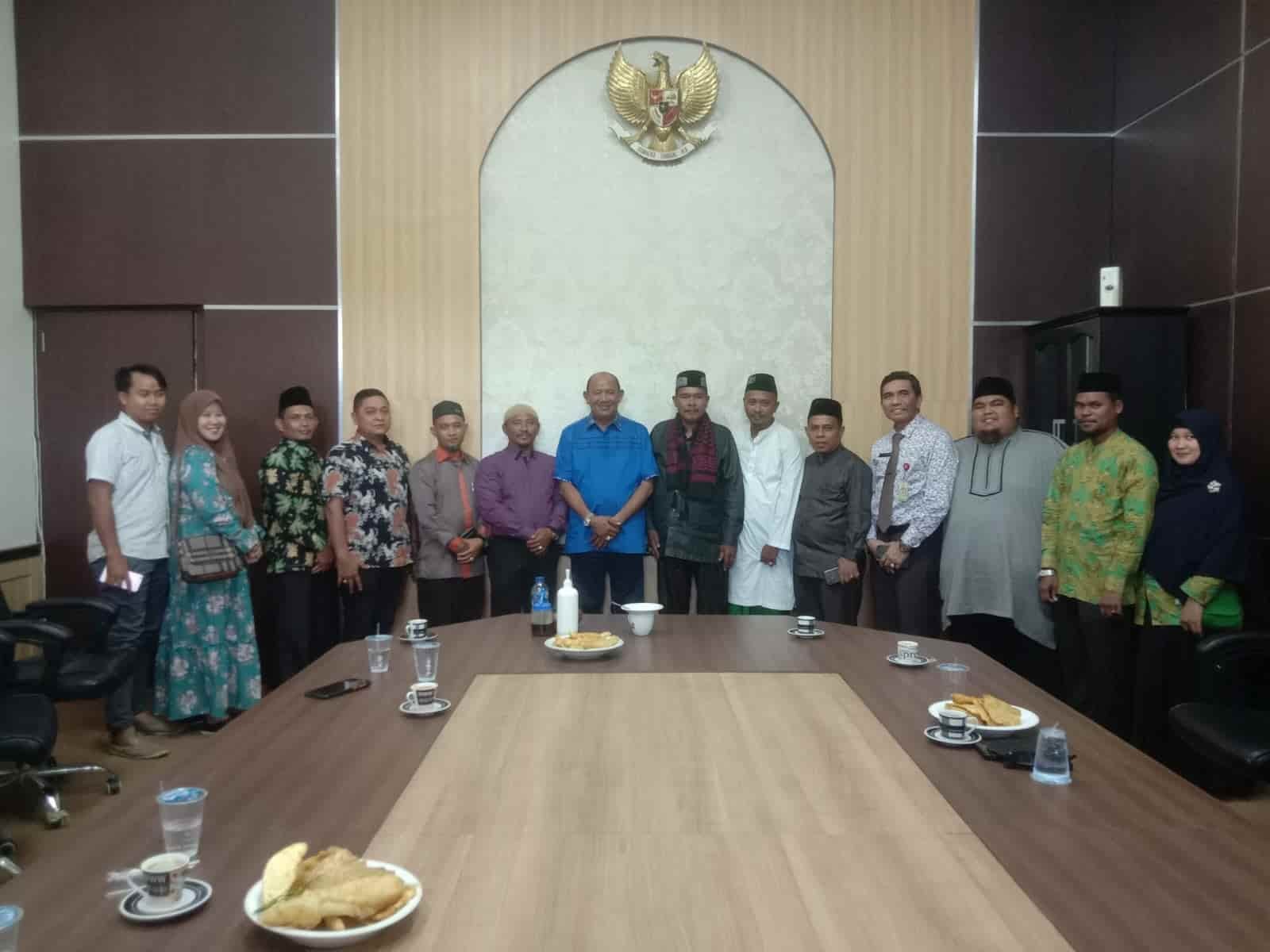 Tim Rampung saat bersama Syah Afandin. (Foto/Humas).