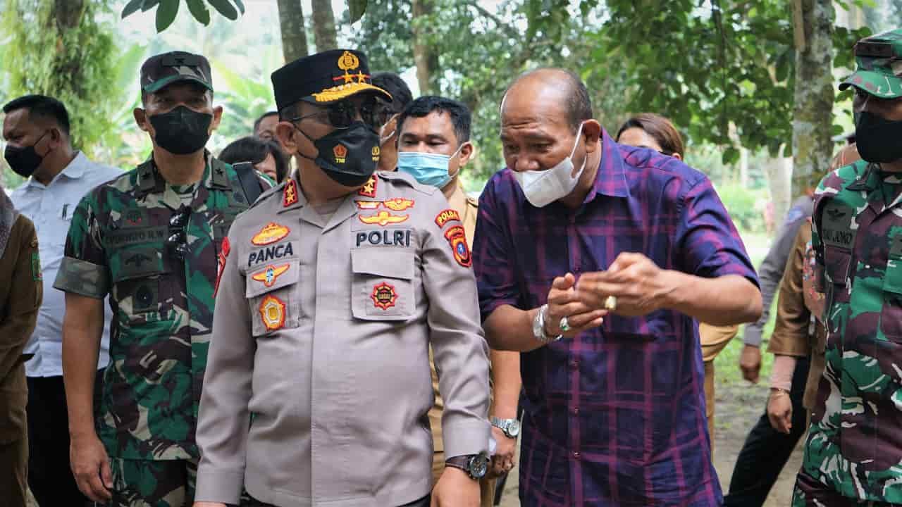 Plt Bupati Langkat Syah Afandin Tinjau Ternak Sapi Bersama Kapoldasu & Kasdam I/BB. (Foto/Humas).