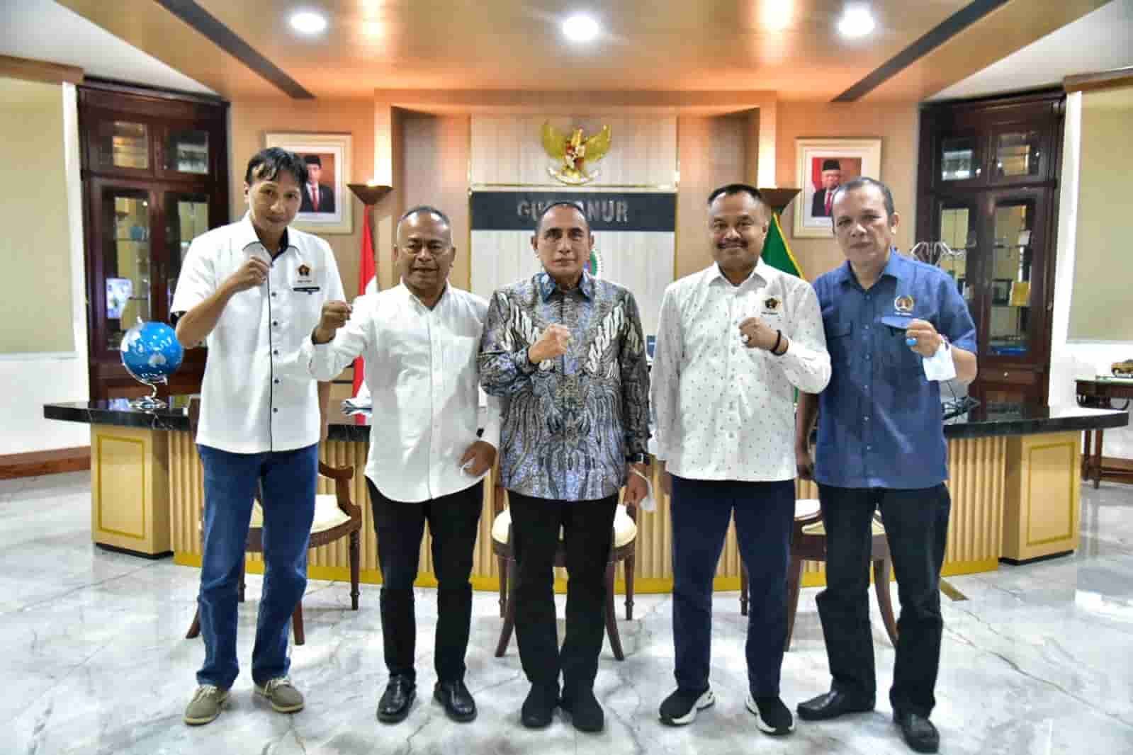 Gubernur Sumut (Gubsu) Edy Rahmayadi saat menerima audiensi Ketua Umum PWI Pusat Atal S Depari, Sekjen Mirza Zulhadi didampingi Ketua PWI Sumut H Farianda Putra Sinik SE, Sekretaris SR Hamonangan Panggabean, dan Wakil Ketua Bidang Media Siber & Multimedia Austin Tumengkol. (Foto/Tim).