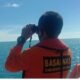 Tim Basarnas lagi memantau situasi di laut. (Foto/Istimewa).