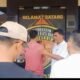 Kasat Reskrim Polres Batu Bara, AKP Jhon Tarigan, saat menggelar Konferensi Pers, terkait laporan palsu pelapor yang mengaku wartawan di Mapolres Batu Bara. (Foto/Sholeh Pelka).