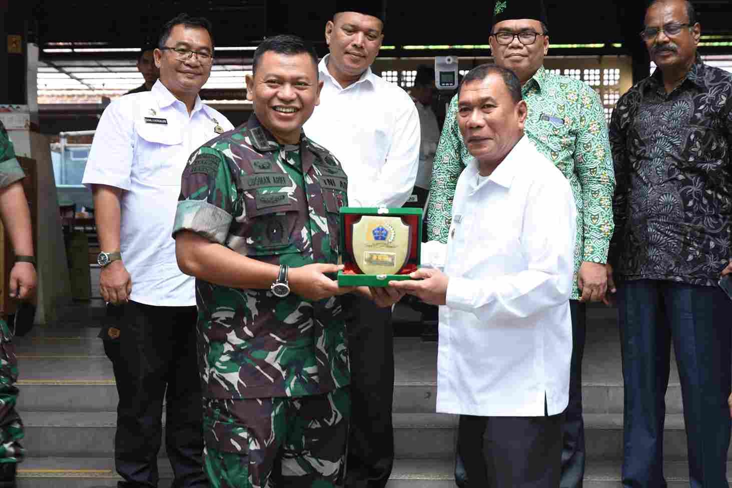 Ashari Tambunan Terima Kunjungan DANREM 022/Pantai Timur