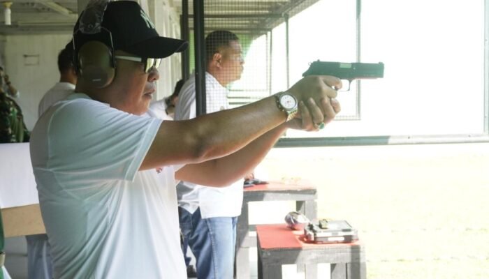 Aulia Rachman Ikuti Lomba Menembak Pistol Executive