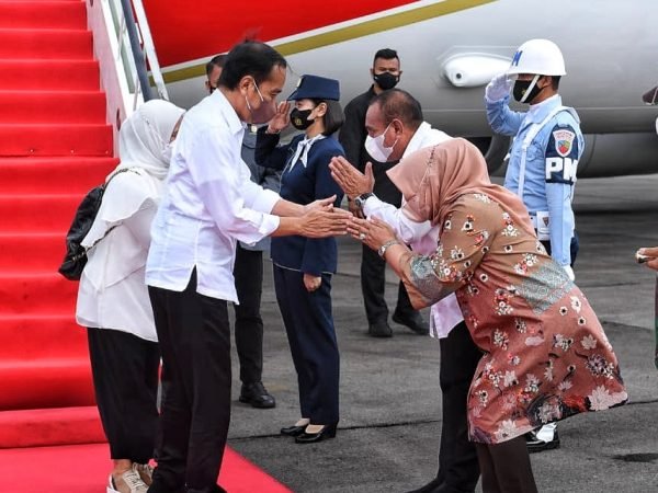 Gubernur Sambut Kedatangan Presiden Jokowi di Medan