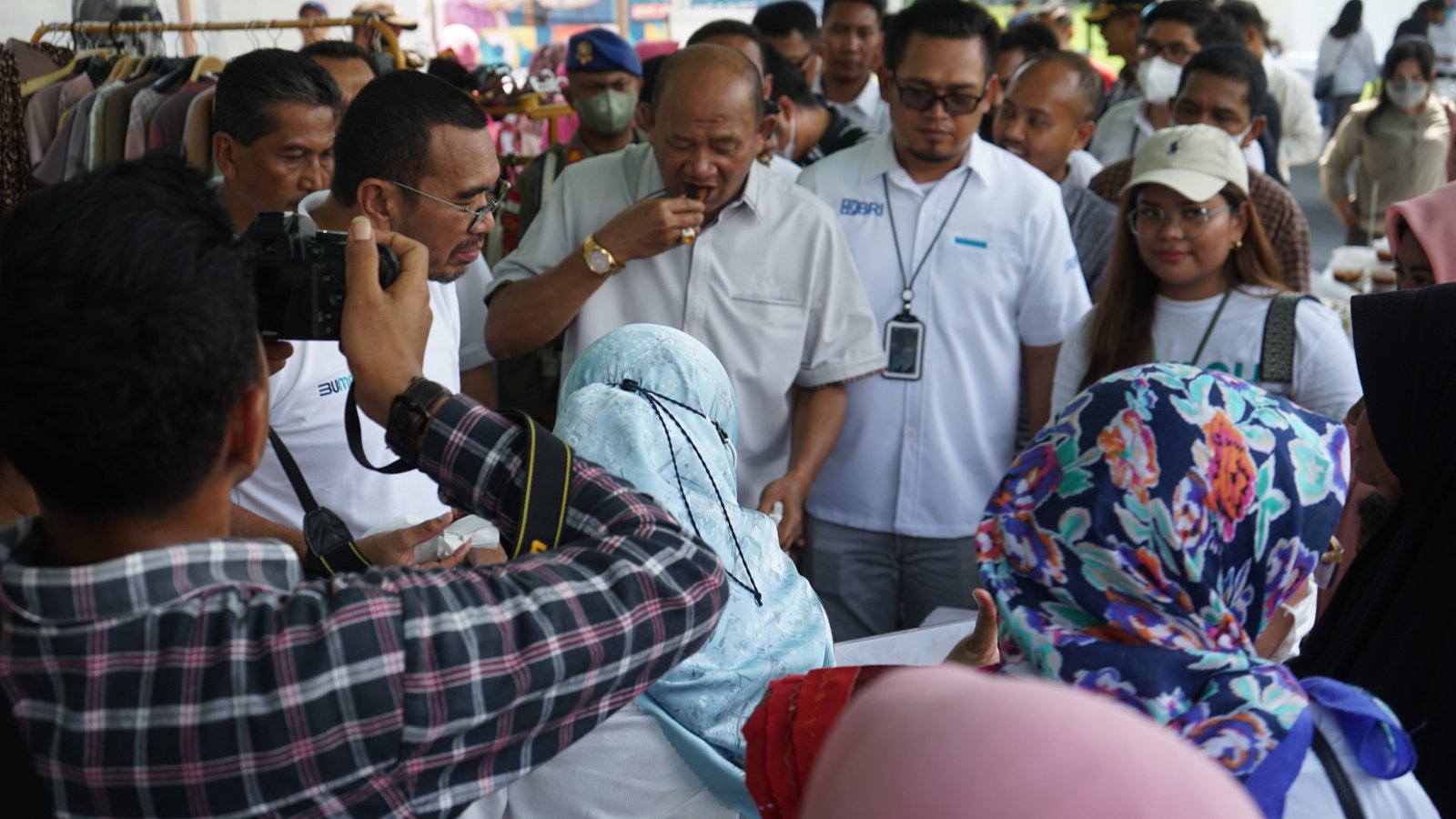 Plt Bupati Langkat Bazar UMKM BUMN Aksi Nyata Kepedulian Sosial