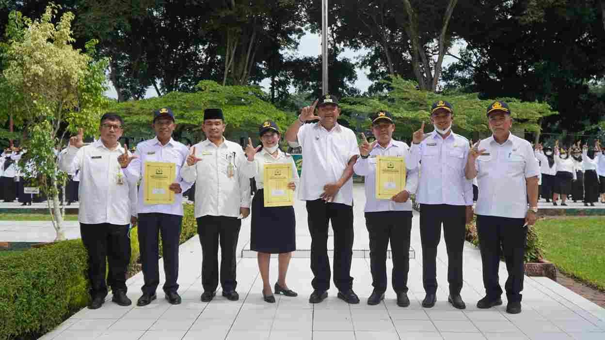 Plt Bupati Langkat Serahkan SK PPPK Guru & Terima Audiensi Sinode GEPKIN